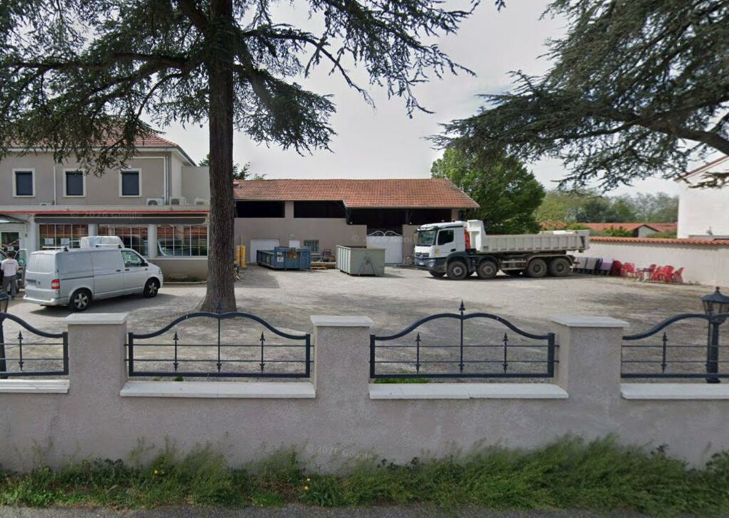 Transformation grange en 4 appartements à Chassieu